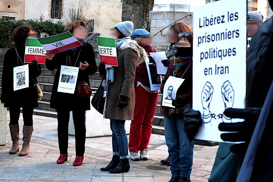 “On en a marre des gestes symboliques” : entretien avec Tara, franco-iranienne